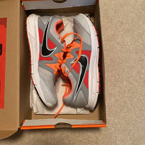 Women’s Nike Lunarfly+ 3 running shoes size 7.5. Comes in the original box - Picture 4 of 5